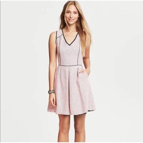 Banana Republic Dresses & Skirts - Banana Republic Pink Black Textured V-Neck Fit Flare Dress Pockets Womens 0